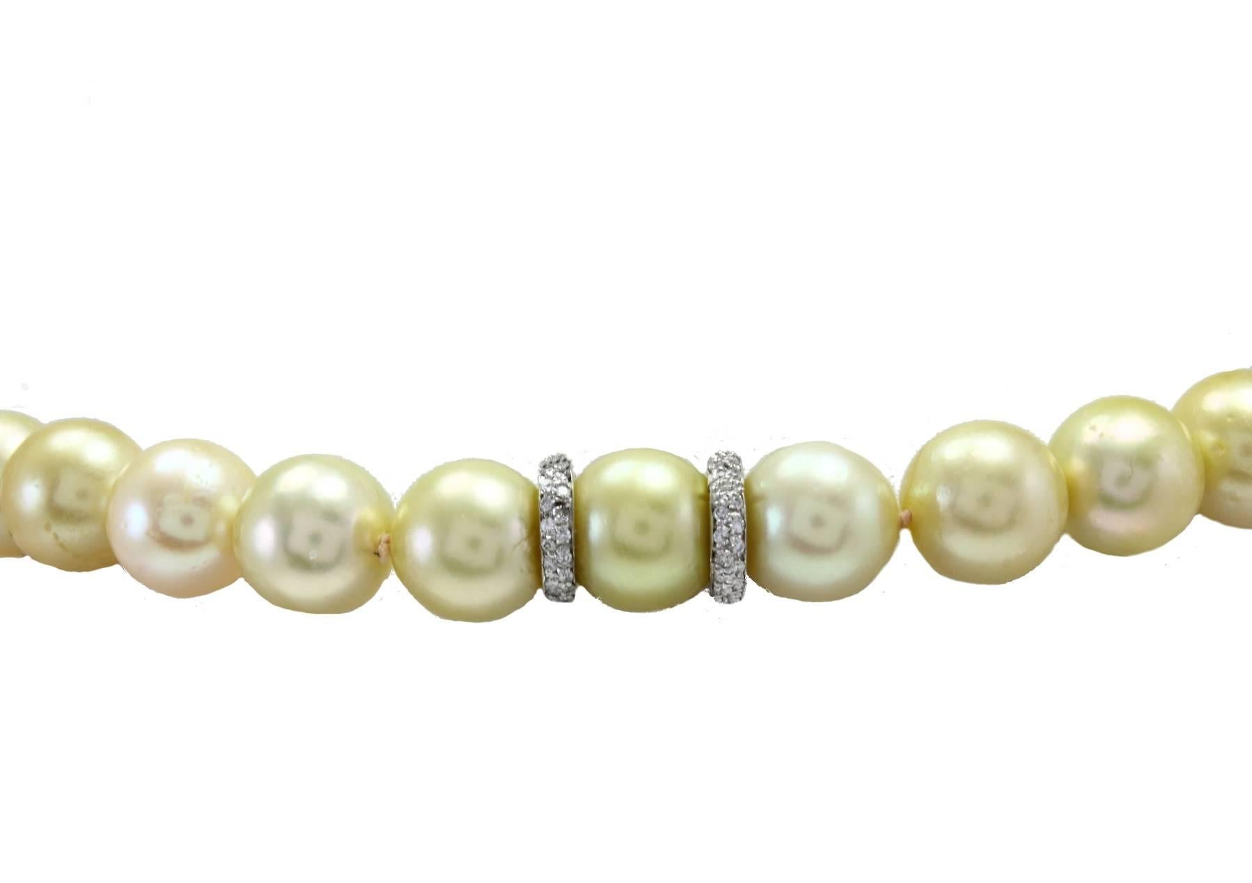 Round Cut Australian Pearl Diamond 18 kt Gold Necklace For Sale