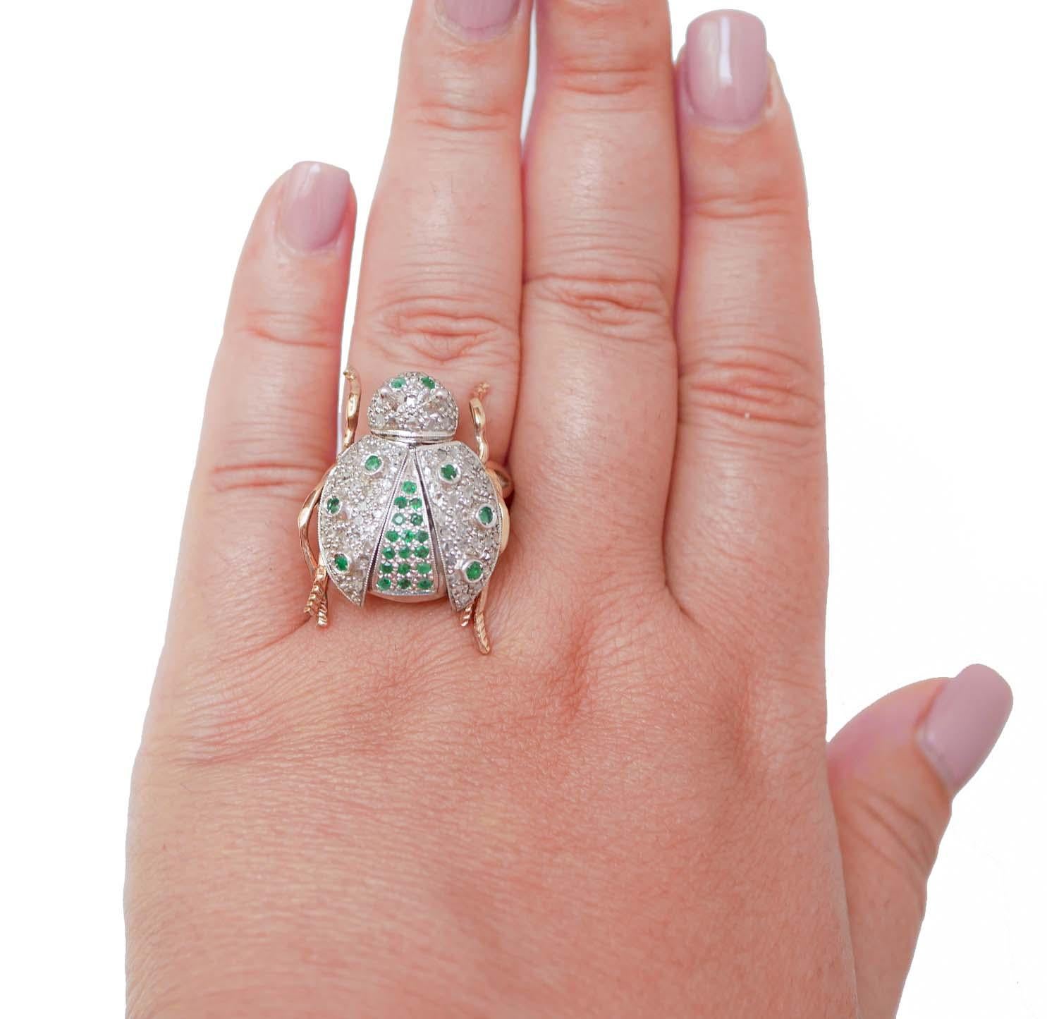 Taglio misto Smeraldi, diamanti, oro rosa e argento Anello a forma di coccinella in vendita