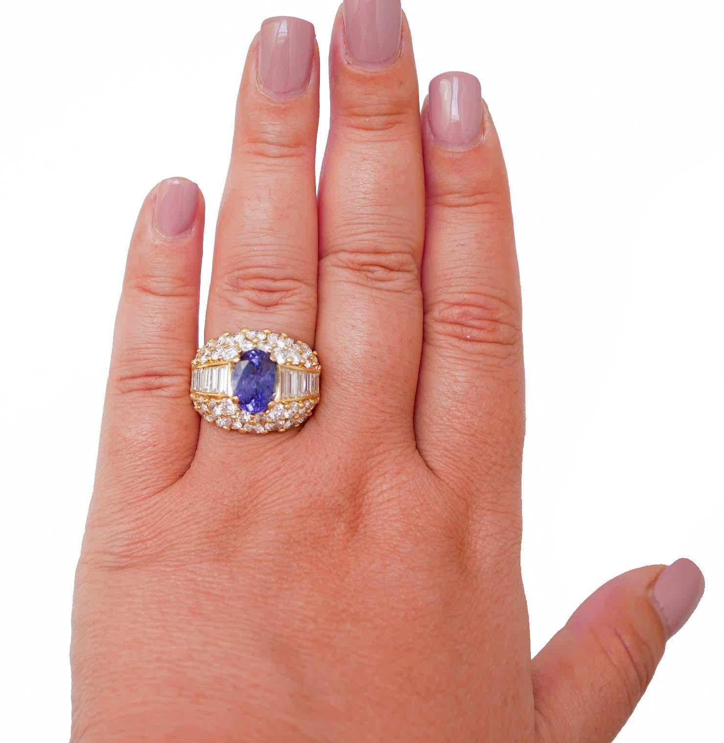 Taglio misto Anello con tanzanite, diamanti e oro giallo 18 carati. in vendita