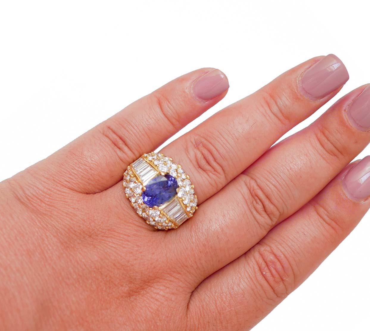 Anello con tanzanite, diamanti e oro giallo 18 carati. In condizioni buone in vendita a Marcianise, Marcianise (CE)