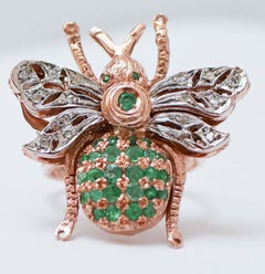 Esmeraldas, diamantes, tsavorita, oro rosa y plata Forma de mosca  Anillo.
