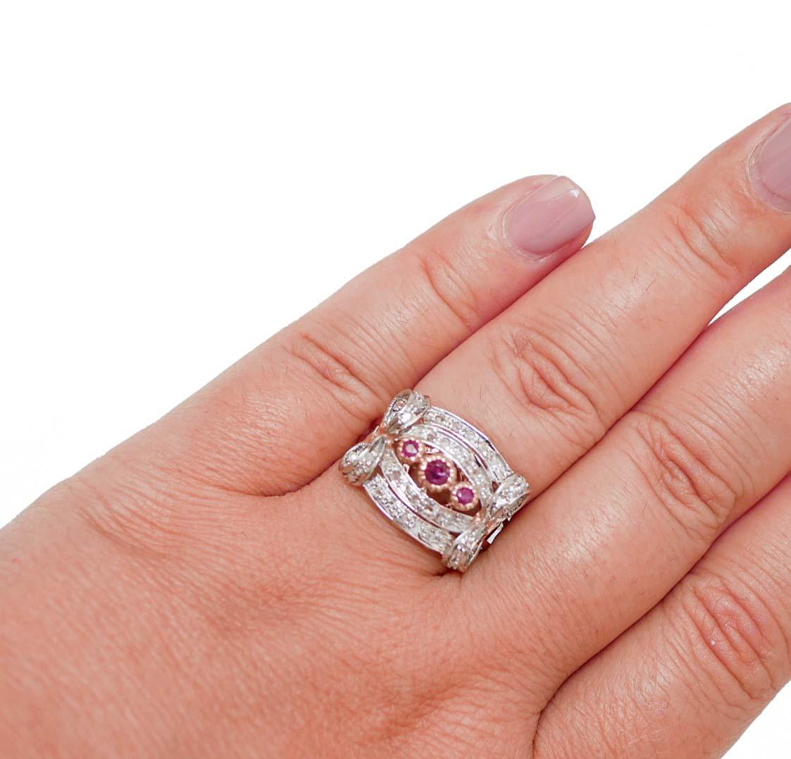 Anello con rubini, diamanti, oro rosa e argento. In condizioni buone in vendita a Marcianise, Marcianise (CE)