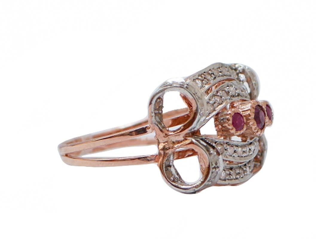 Anello semplice ed elegante in oro rosa 9 kt e struttura in argento con tre rubini centrali circondati da diamanti.
Questo anello è stato realizzato totalmente a mano da maestri orafi italiani ed è in perfette condizioni.
Diamanti 0,22 ct
Rubini