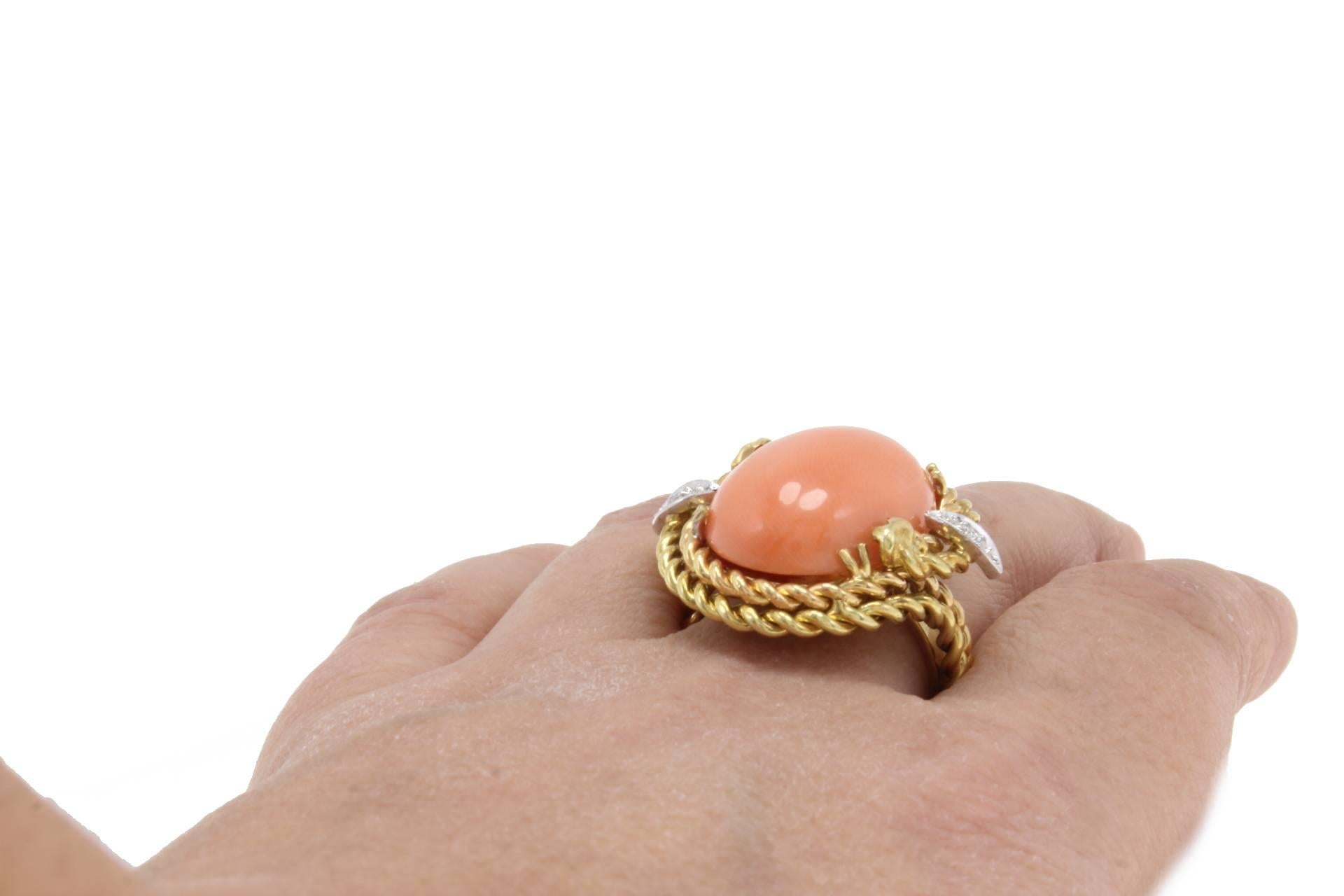 Orange Coral Button, Diamonds, 18K Yellow Gold Dome Ring In Good Condition For Sale In Marcianise, Marcianise (CE)
