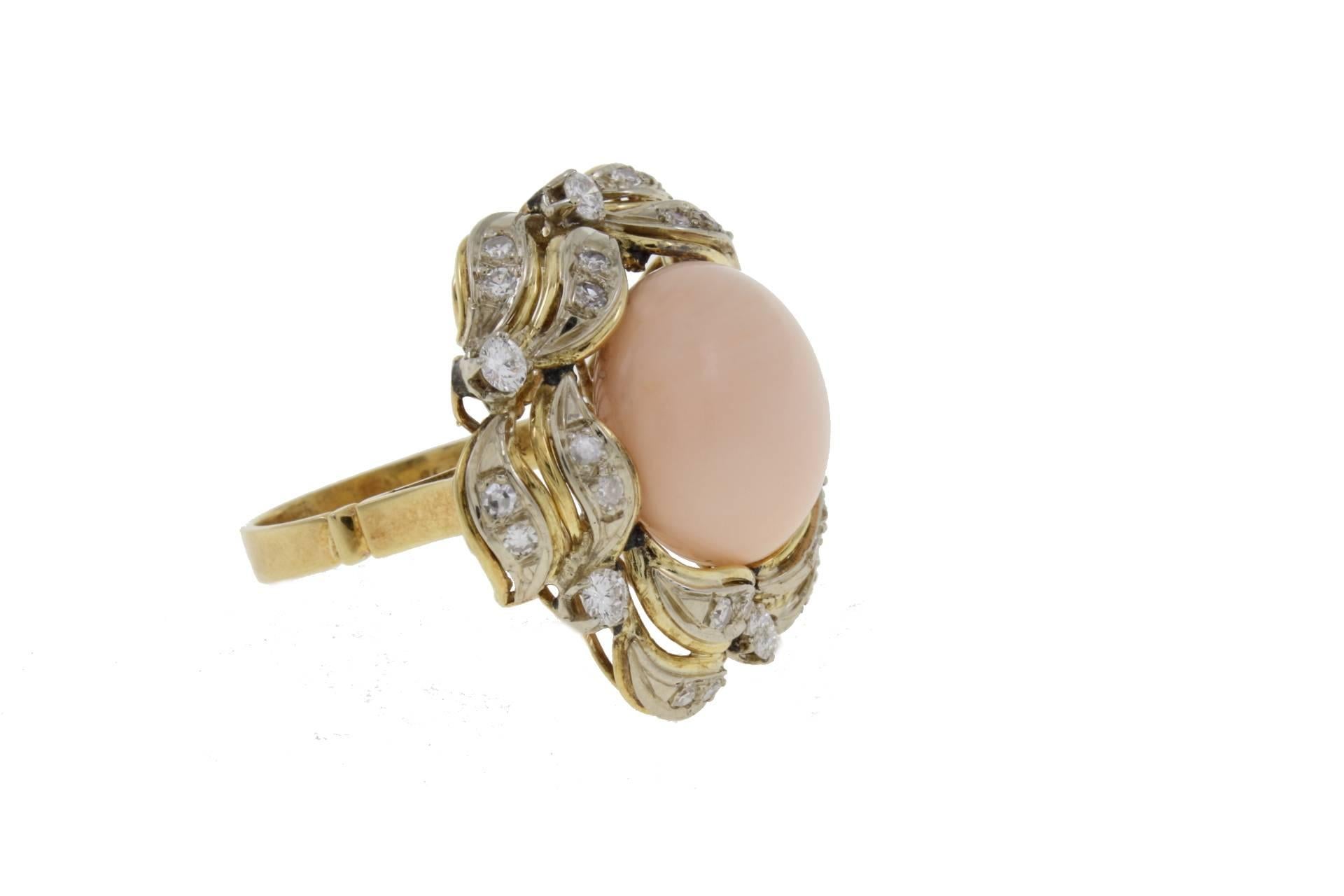Elegant ring in 18 kt white and yellow gold composed of a central pink coral dome surrounded by diamonds and leaves covered in diamonds. 
diamonds 0.78kt
corals 1.90gr
tot weight 15.8gr
r.f.  oura,aa

For any enquires, please contact the seller