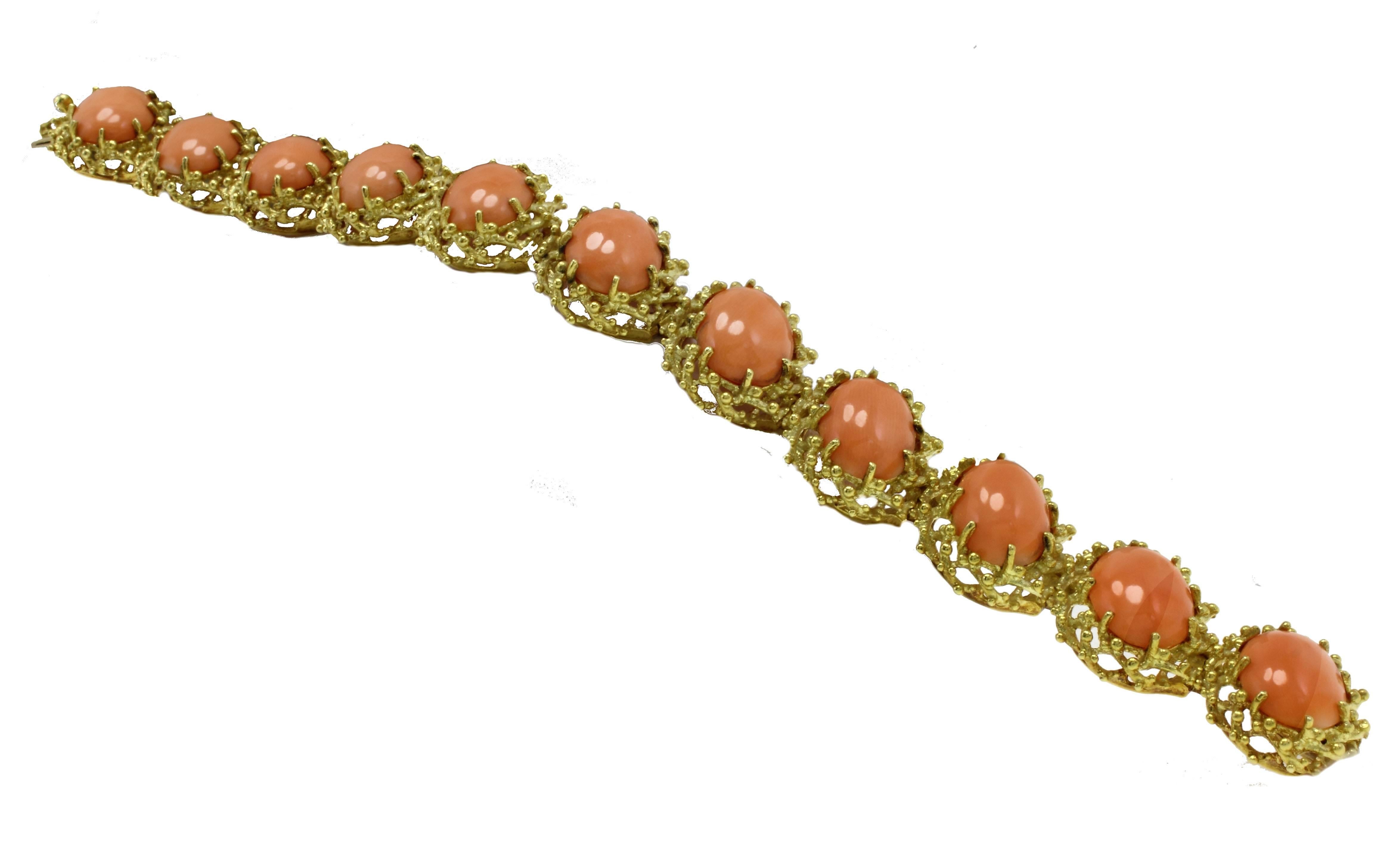 Ovale Form Orange Korallen, 18K Gelbgold Clamper Retrò-Armband (Retro) im Angebot