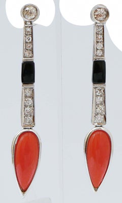 Coral, Ónice, Diamantes, Platino Pendientes.