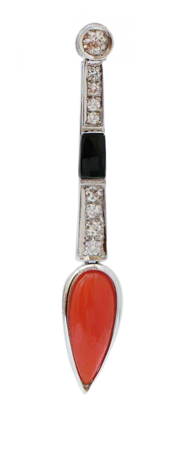 Un paio di orecchini eleganti  con struttura in platino montata con onice lungo la lunghezza tra diamanti e, come pendente, un corallo a goccia.
Questi orecchini sono stati realizzati totalmente a mano da maestri orafi italiani e sono in perfette