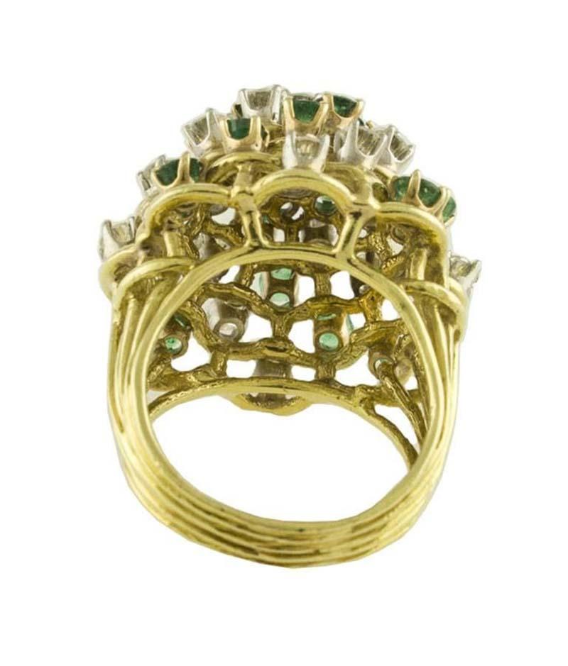 Rétro Smeraldi, diamanti, anello in oro giallo e oro bianco 18 carati. in vendita