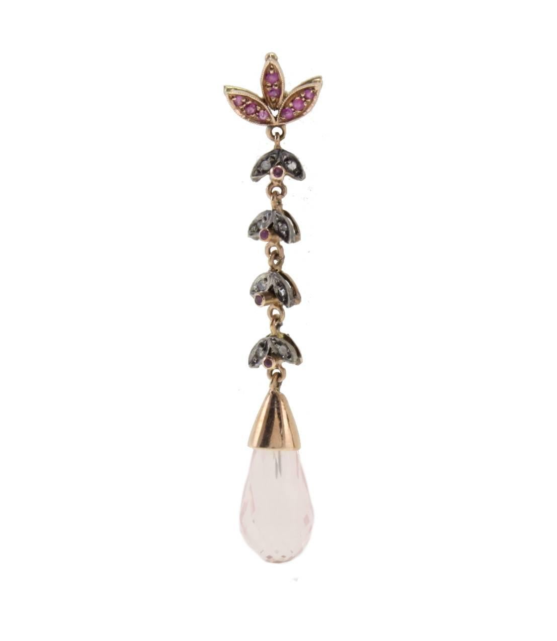 Orecchini pendenti in oro giallo 9kt e argento composti da foglie di diamanti e rubini con un quarzo rosa sul fondo.
diamanti 0,11kt
rubini 0,60kt
quarzo 3,99gr
peso totale 10.6gr
rif  chh

Per qualsiasi richiesta, si prega di contattare il
