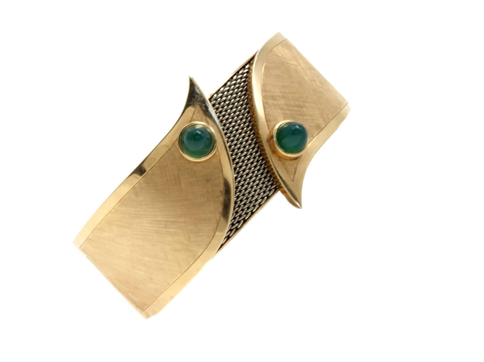 Cuff bracelet in 14kt yellow gold with 2 emeralds at the far end of it.

emeralds 3.76kt
tot weight 60.4gr
r.f.  faar
