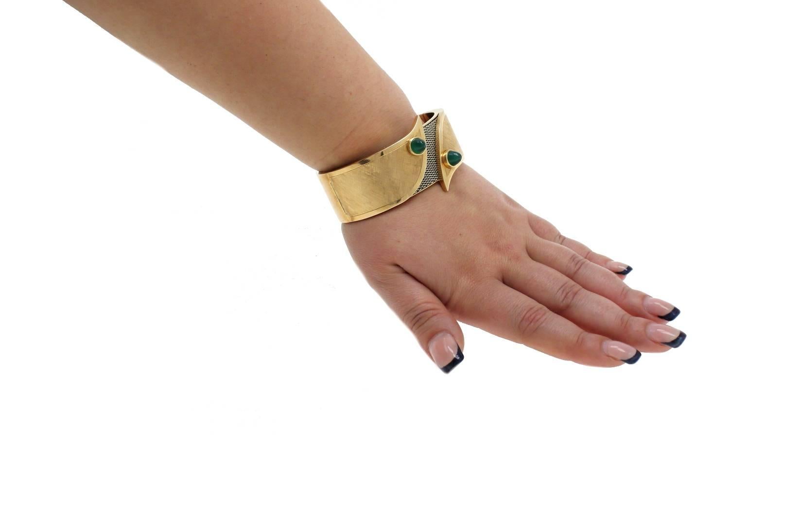 Luise Emerald Gold Cuff Bracelet In Good Condition In Marcianise, Marcianise (CE)