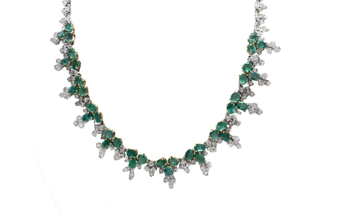 Shiny necklace in 14kt white an yellow gold covered in encrusted diamonds and emeralds.

diamonds 11.87kt
emeralds 17.36kt
tot weight 37.5gr
r.f.  ugiro