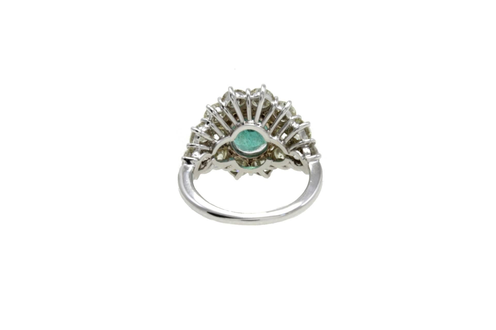 Retro ct 3, 90 Emerald and ct 5, 35 Diamond Gold Ring For Sale