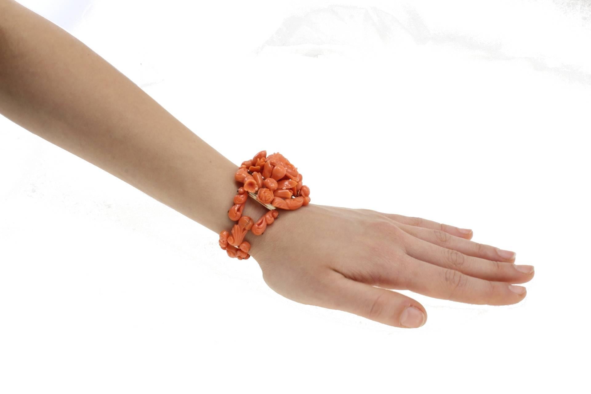 Engraved Red Corals and Gold Cuff Retrò Bracelet 3
