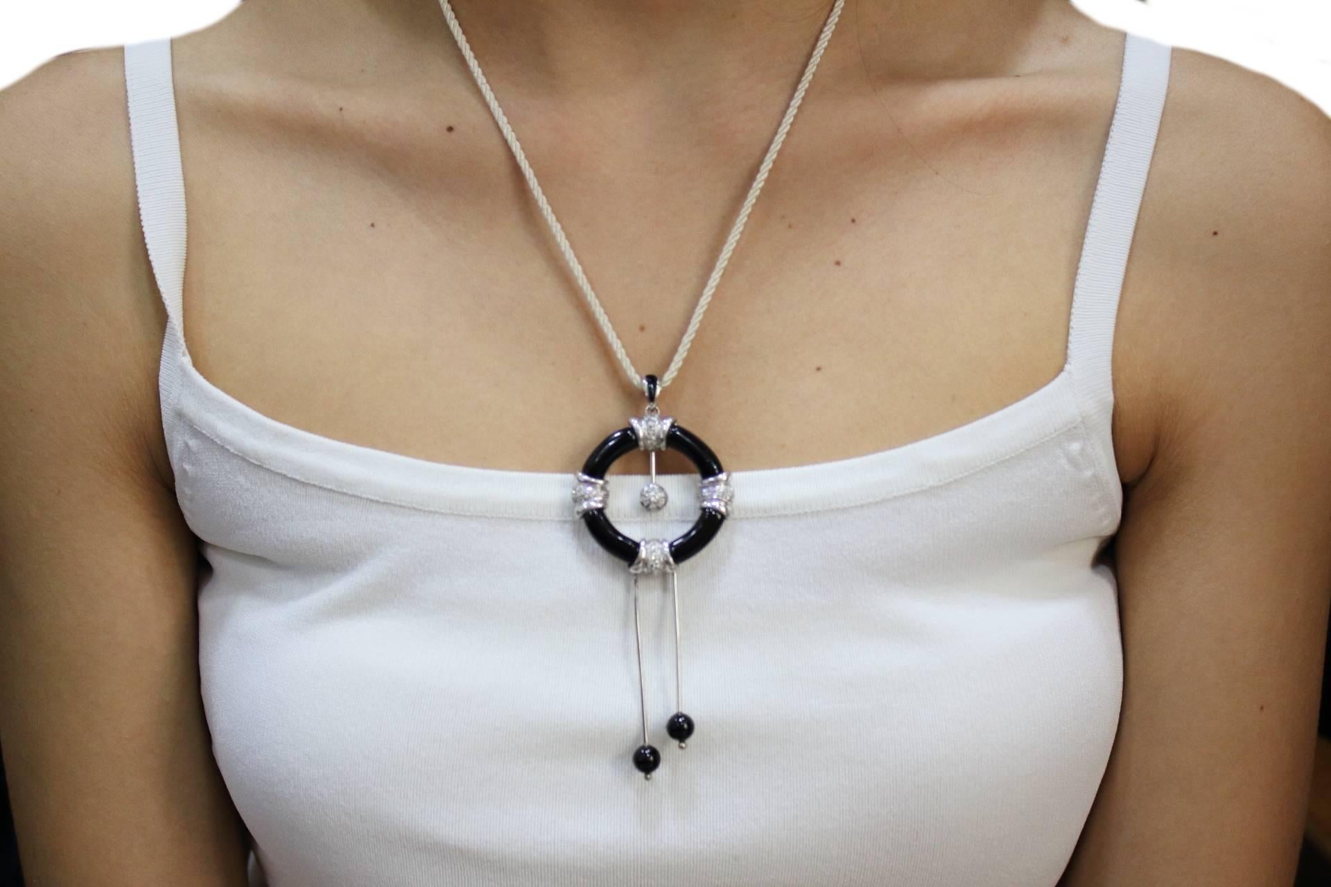 18 kt Gold Diamond Onyx Pendant In Good Condition For Sale In Marcianise, Marcianise (CE)