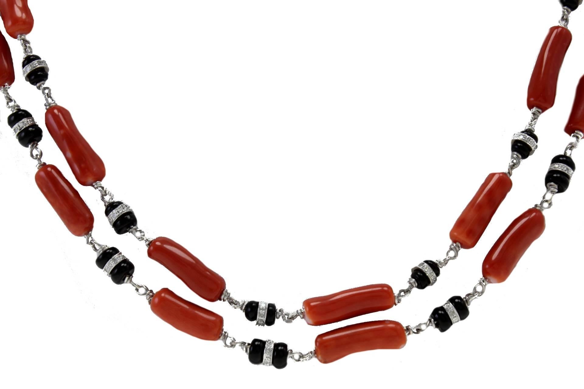 Multi-use necklace in 9kt white gold with alterning corals pieces and onyx spheres with diamonds encrusted on it.
You can wear it as bracelet as well. Enjoy!

diamonds 2.20kt


tot weight 70.1gr
r.f.  iaou 