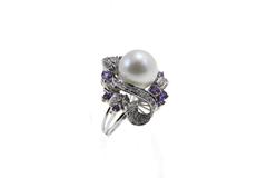 0.75 ct Diamonds 2.53 ct Tanzanites, 4 g Pearl White and Rose Gold Cocktail Ring