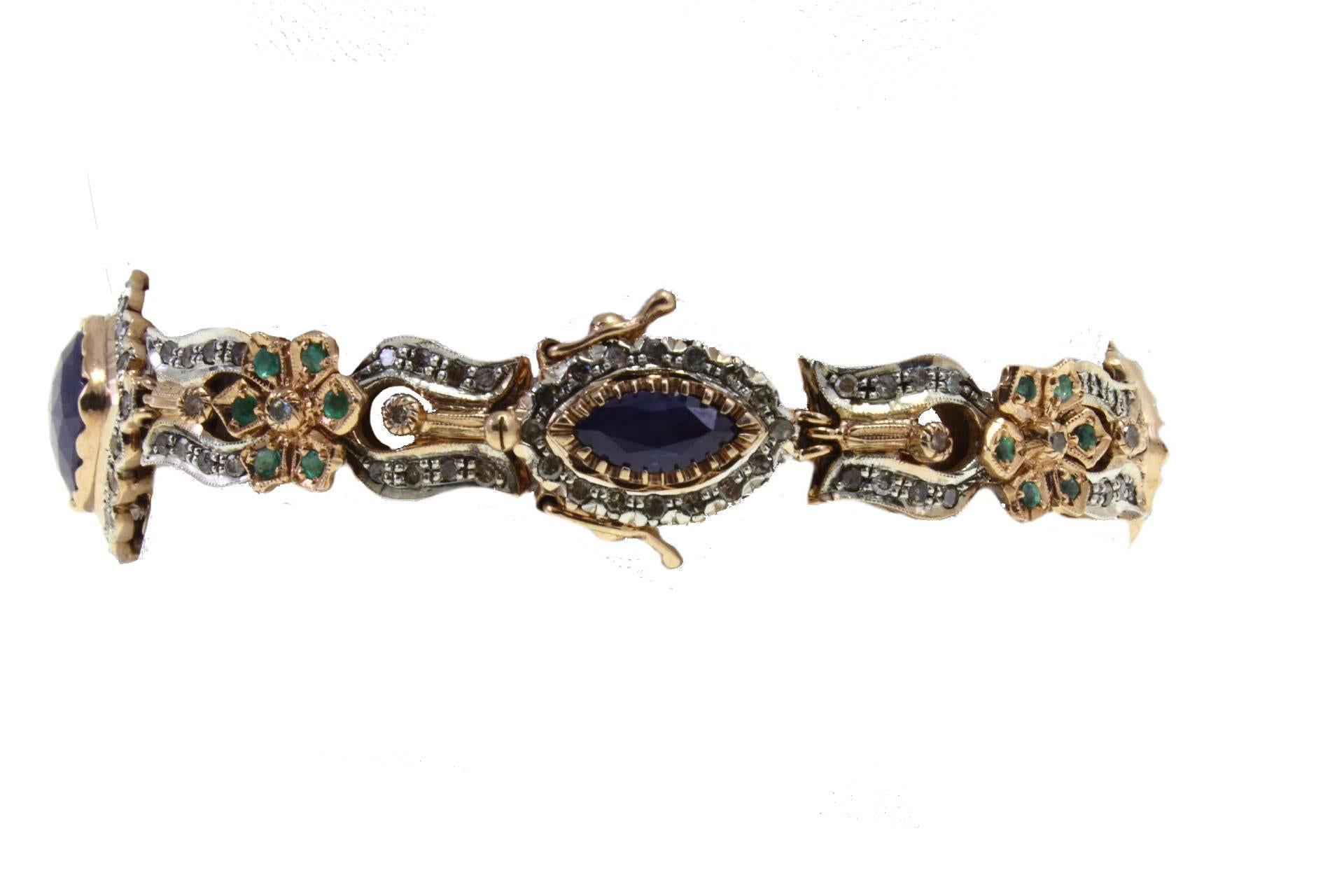 

Retro bracelet in 9kt yellow gold and silver composed of four rhombus sapphires surrounded by diamonds and linked by diamonds and flowers in gold and emeralds.
diamonds 3.40kt
sapphires and emeralds 15.90kt
tot weight 31.8gr
r.f.  fcae

For any
