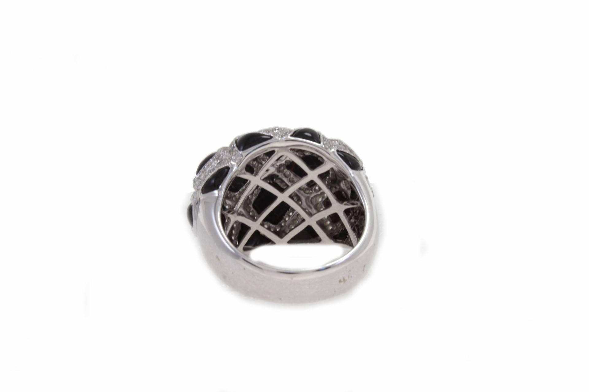 Rétro Bague Dome en onyx et diamants en vente