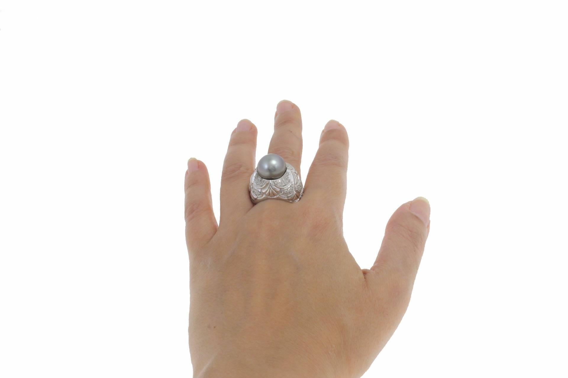 Grey Pearl, Diamonds, 14 Karat White Gold Cluster Ring. For Sale 1