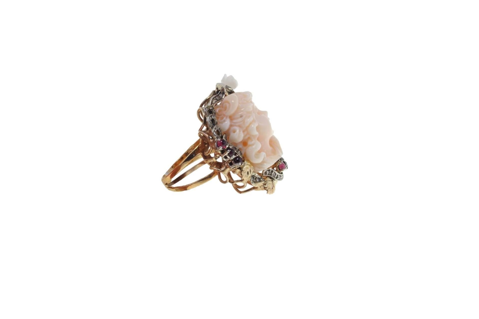 SHIPPING POLICY:
No additional costs will be added to this order.
Shipping costs will be totally covered by the seller (customs duties included).

Cocktail ring in 9kt rose gold and silver with a  central carved coral face surrounded by diamonds and