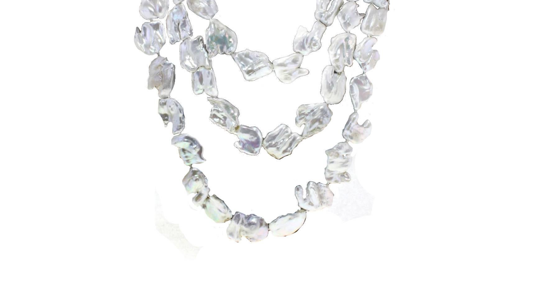 Amazing natural pearl necklace with a claps in 9kt rose gold and silver embellished with diamonds and emeralds on both wings. The body full of diamonds has a cenral topaz. Two garnets as eyes.
diamonds 0.82kt
emeralds 6.79kt
tot weight 501.8gr
r.f. 