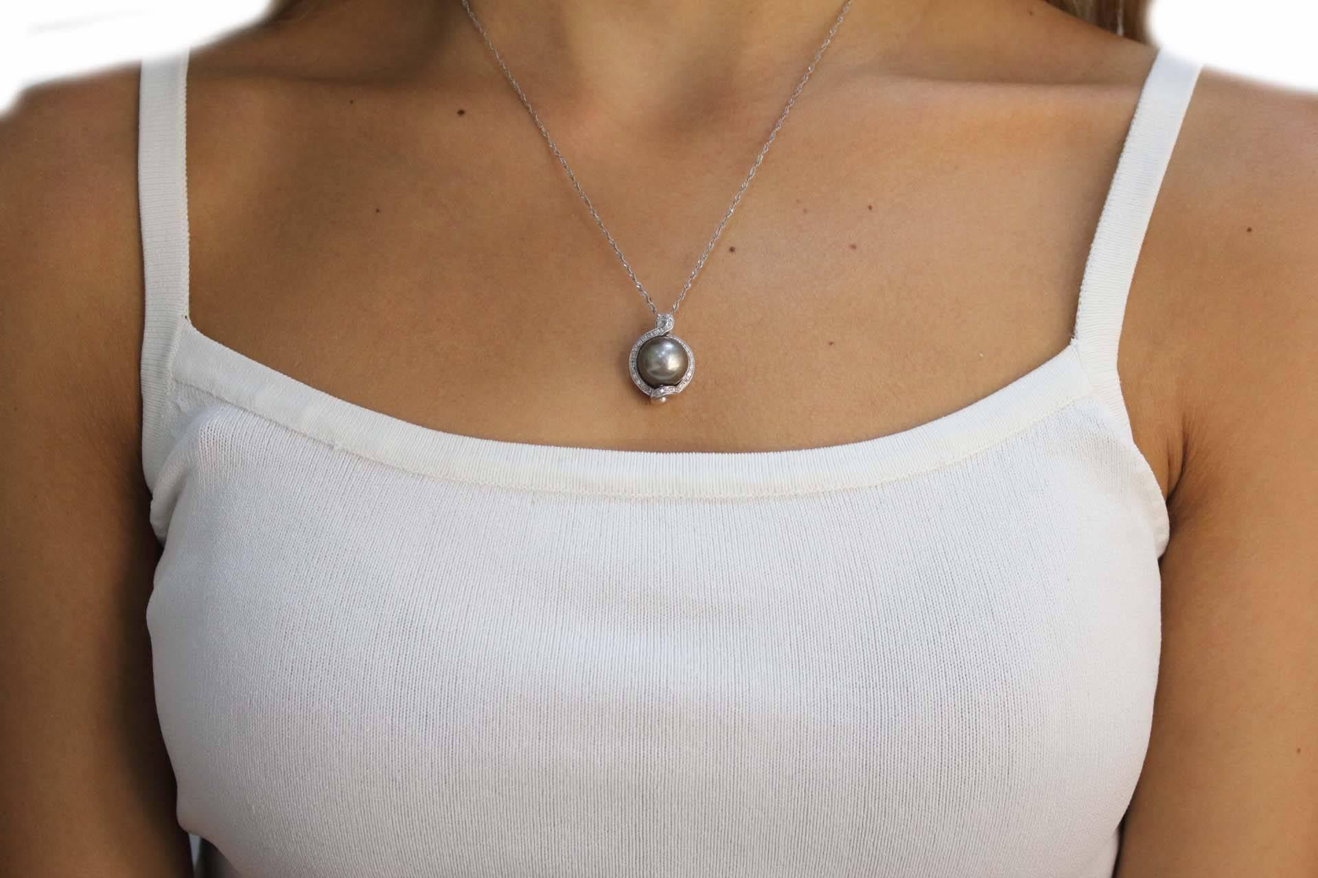 Women's or Men's  Black Pearl Diamond Gold Necklace