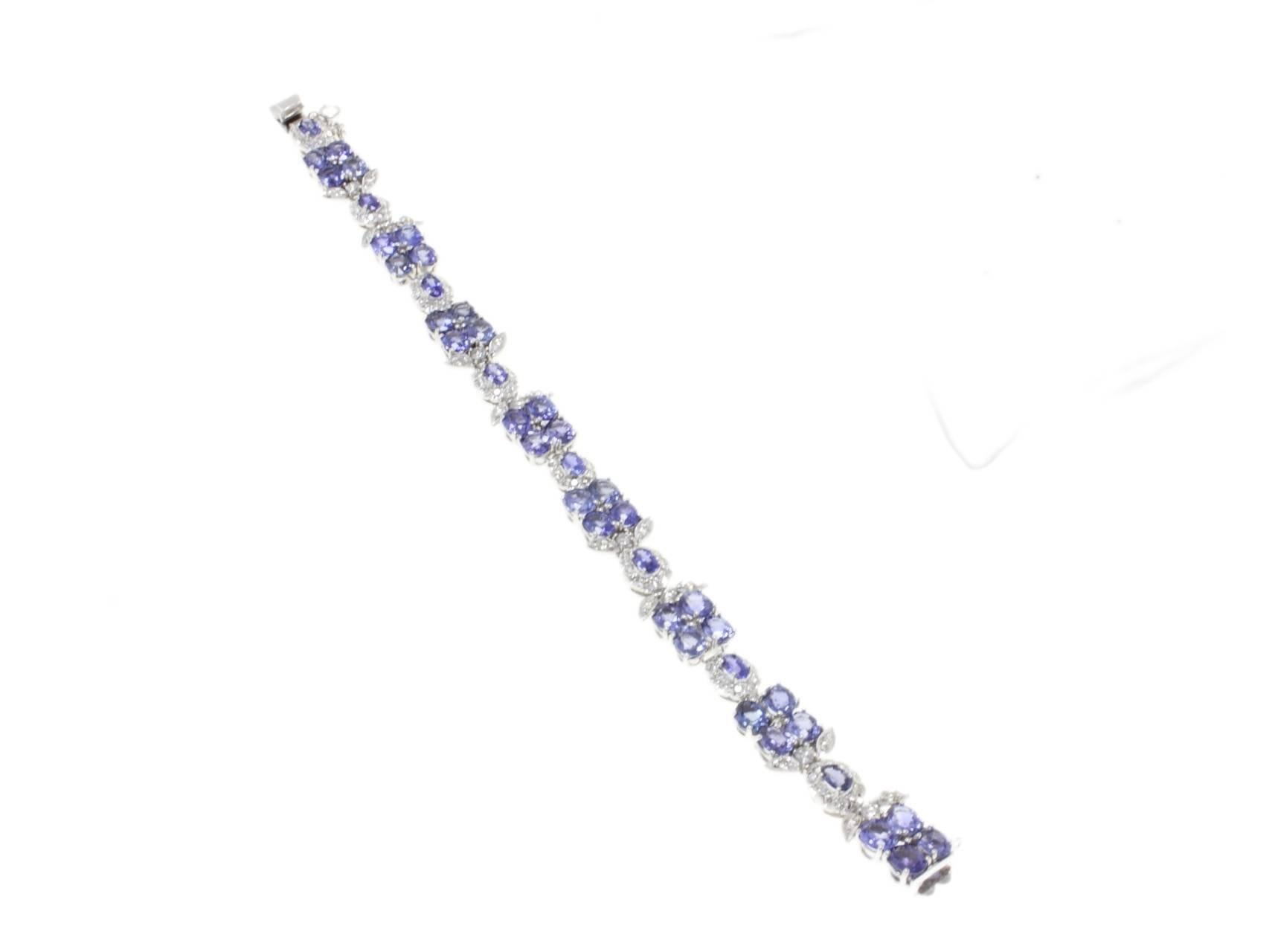 Retro 2.94 ct White Diamonds, 28.38 ct of Blue Sapphire White Gold Link Bracelet
