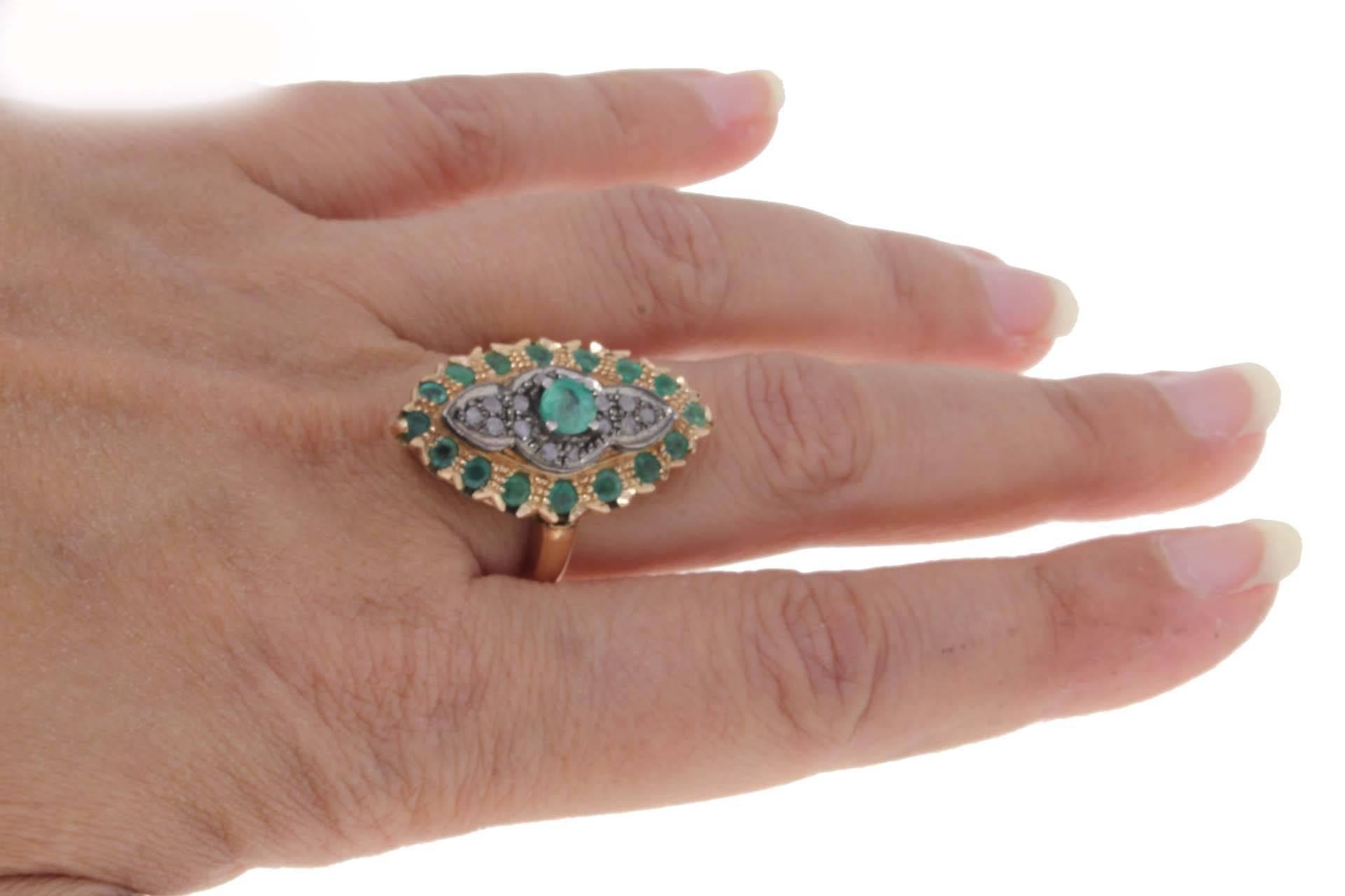 Emerald and Diamond gold and silver Ring In Good Condition In Marcianise, Marcianise (CE)