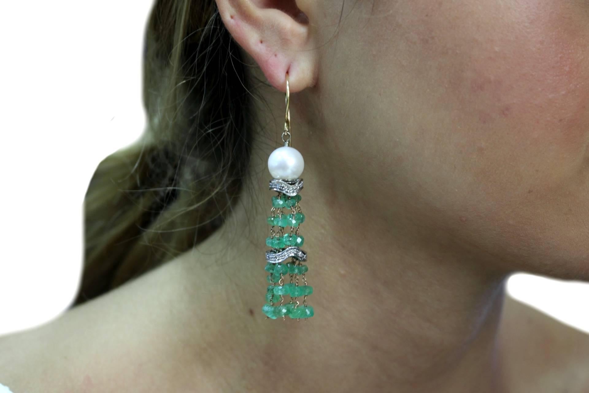 Round Cut 0.53 ct Diamonds, 27.50 ct Emeralds 3.4 g Pearls White, Rose Gold Dangle Earring For Sale