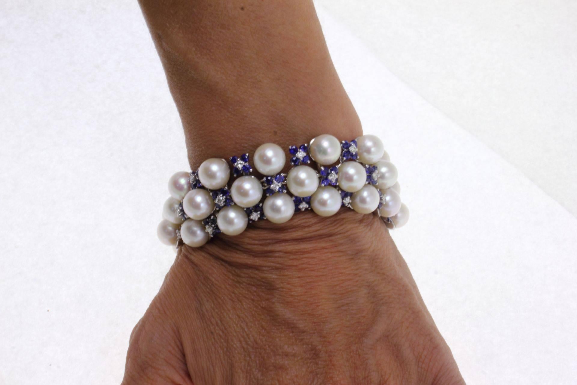 Taille mixte Bracelet en or, diamants, saphirs et perles en vente