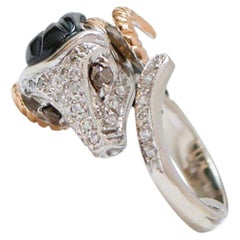 Ring im Sternzeichen Widder aus schwarzem Achat, Diamanten, 14-karätigem Weißgold und Roségold.