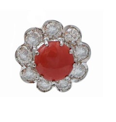 Pendientes de coral, diamantes y oro blanco.