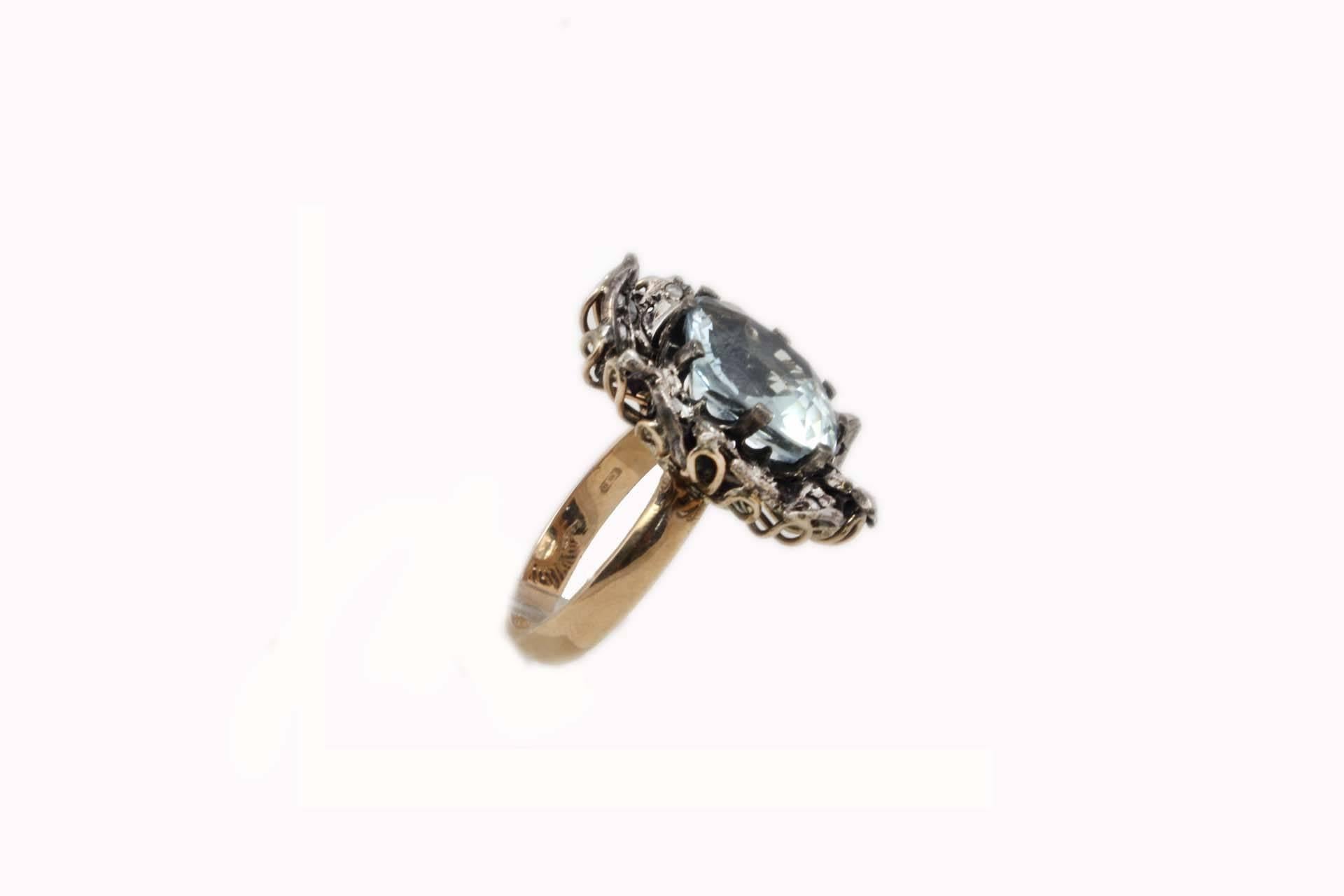 Classic and charming fashion ring , with a shiny aquamarine in the center surrounded of diamonds, all is mounted in 9Kt rose gold and silver.
Ring Size ITA 16 - French 56 - US 7.5 - UK P
Tot weight 9.3 g
Diamonds 0.72 ct
Aquamarine 6.80 ct

Rf. rhc