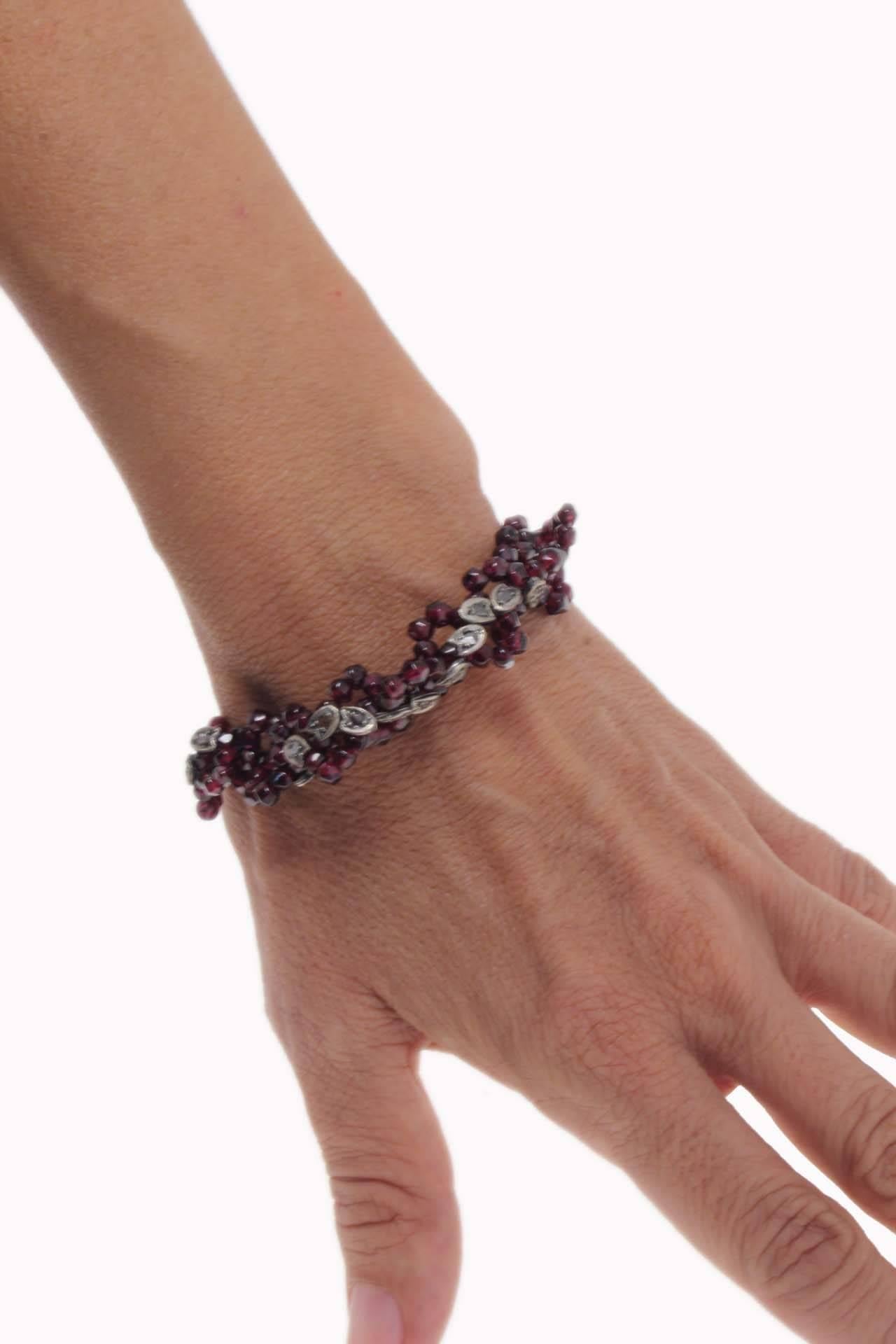Garnets and Diamonds Bracelet In Good Condition In Marcianise, Marcianise (CE)