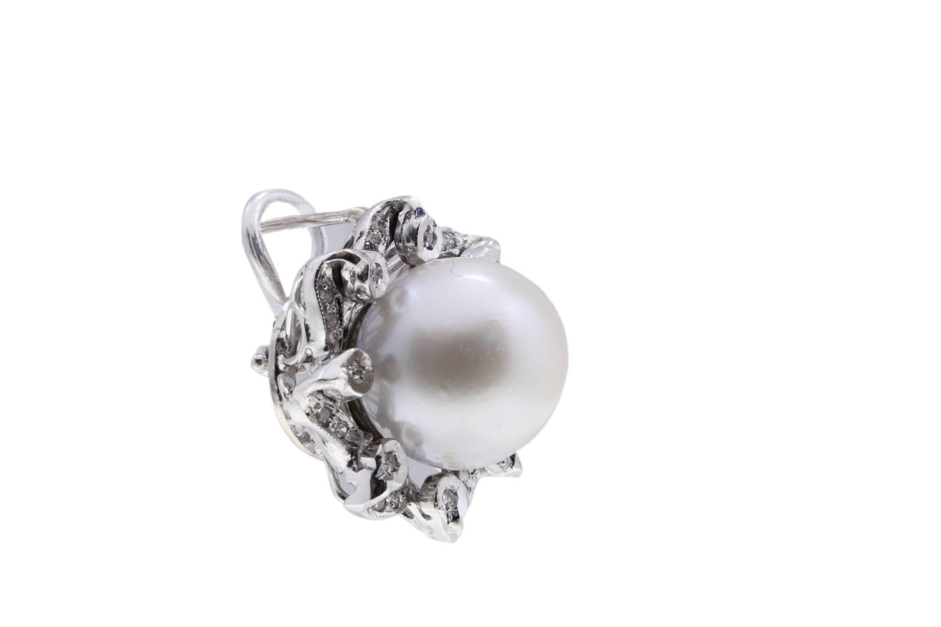 0.43 ct Diamonds, 41.73 ct Big australian Pearl White Gold Flower Earrings In Good Condition In Marcianise, Marcianise (CE)