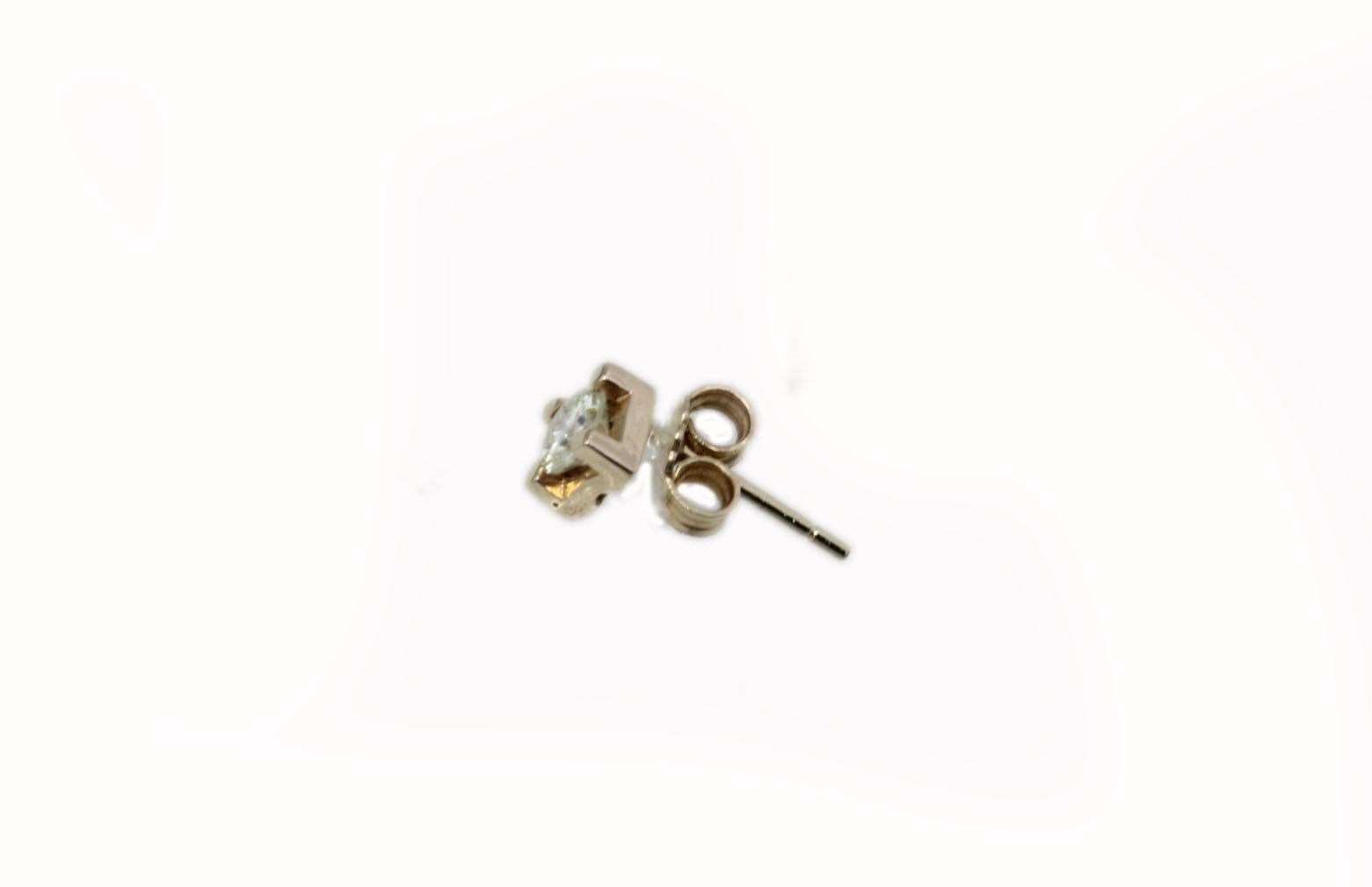 Contemporary  0.61 ct White Diamonds Rose Gold Stud Earrings