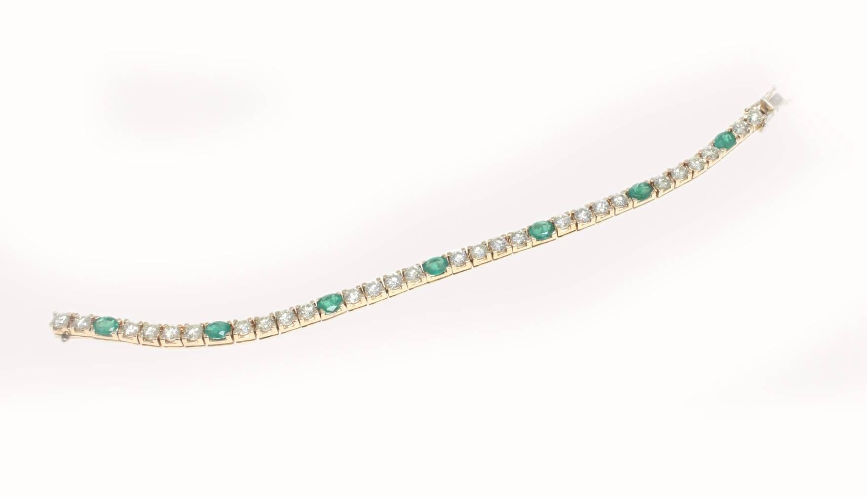 Brilliant Cut 9.47 ct Diamonds, 3.92 ct Emeralds Rose Gold Tennis Bracelet