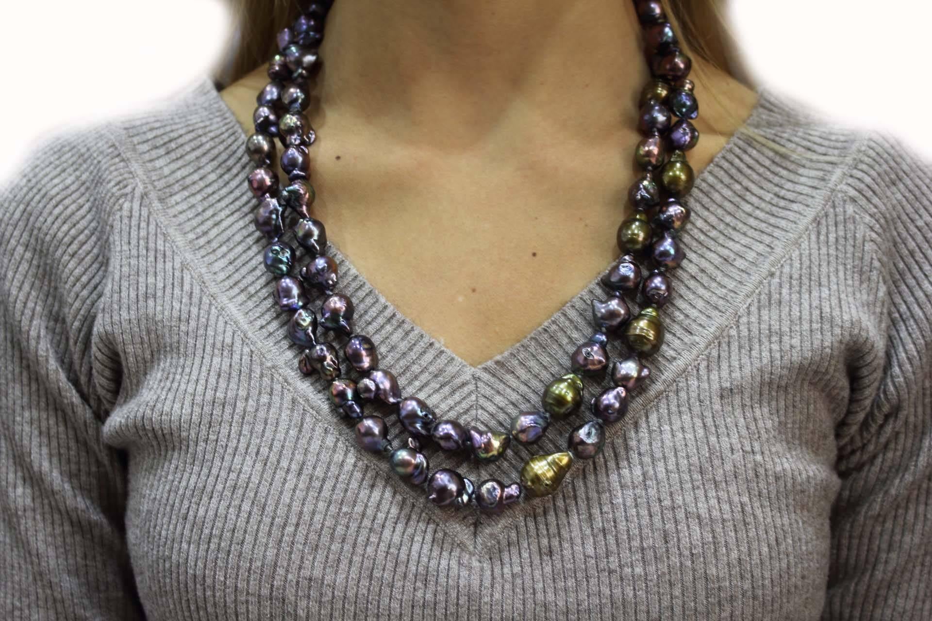  Natural Baroque Dark Pearls Necklace In Good Condition In Marcianise, Marcianise (CE)