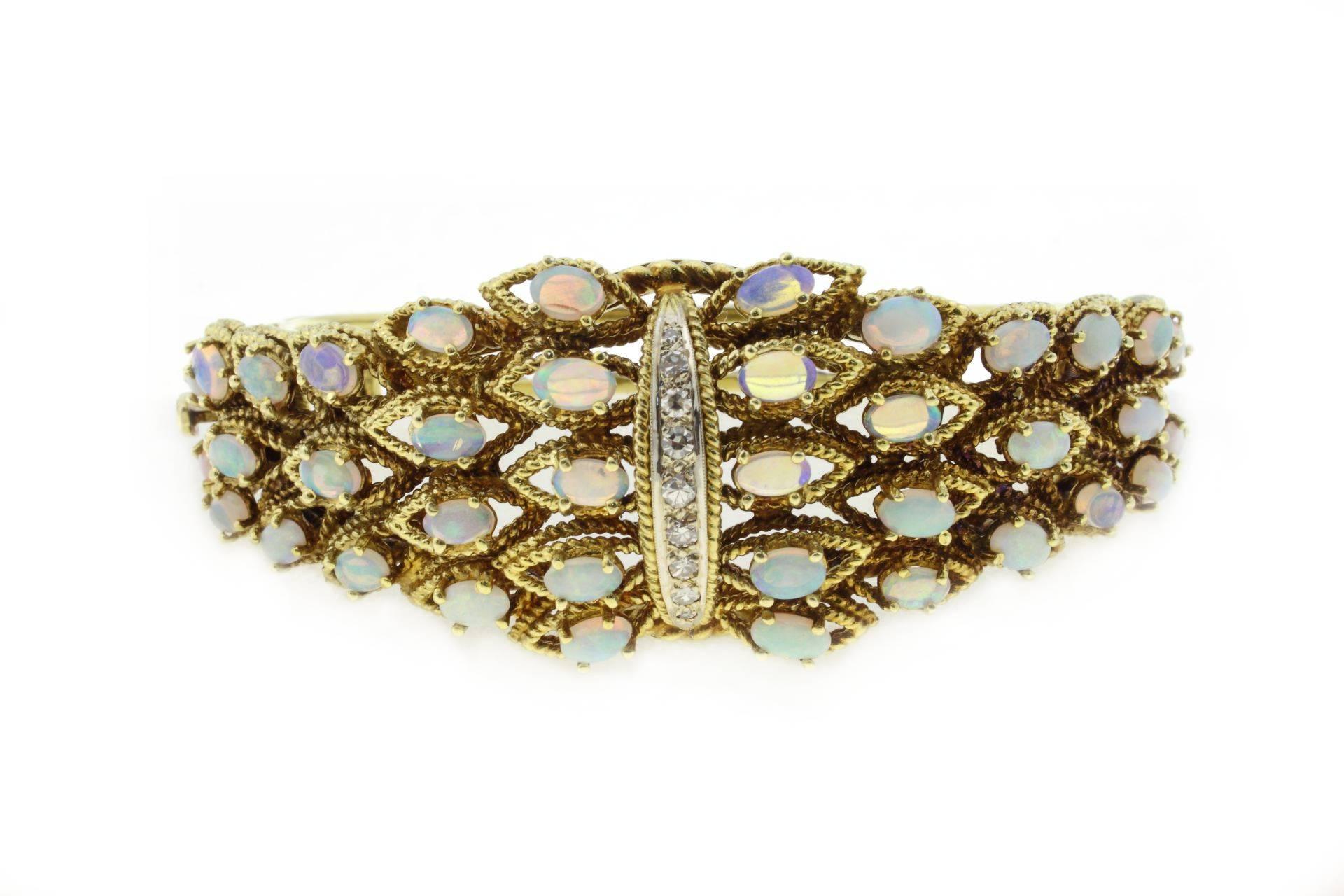 Retrò bracelet in 14kt yellow gold mounted with diamonds and opals. 
Diamonds ct 0.20
Opals ct 7.53 
Tot.weight gr 58.90
R.F riii