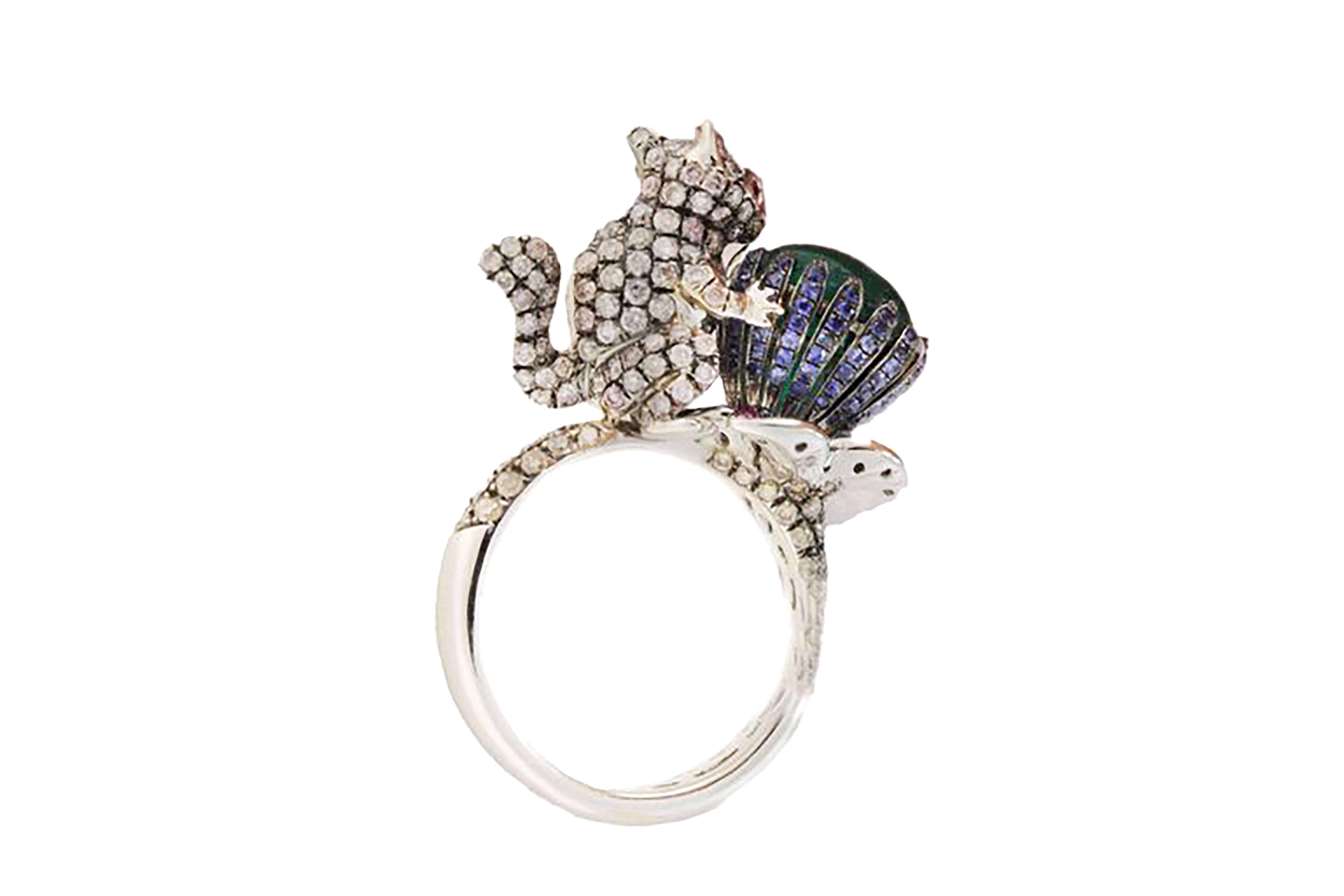 Retro 18 Karat White Gold, Diamonds, Emeralds, Sapphires and Rubies Fashion Ring In Good Condition In Marcianise, Marcianise (CE)