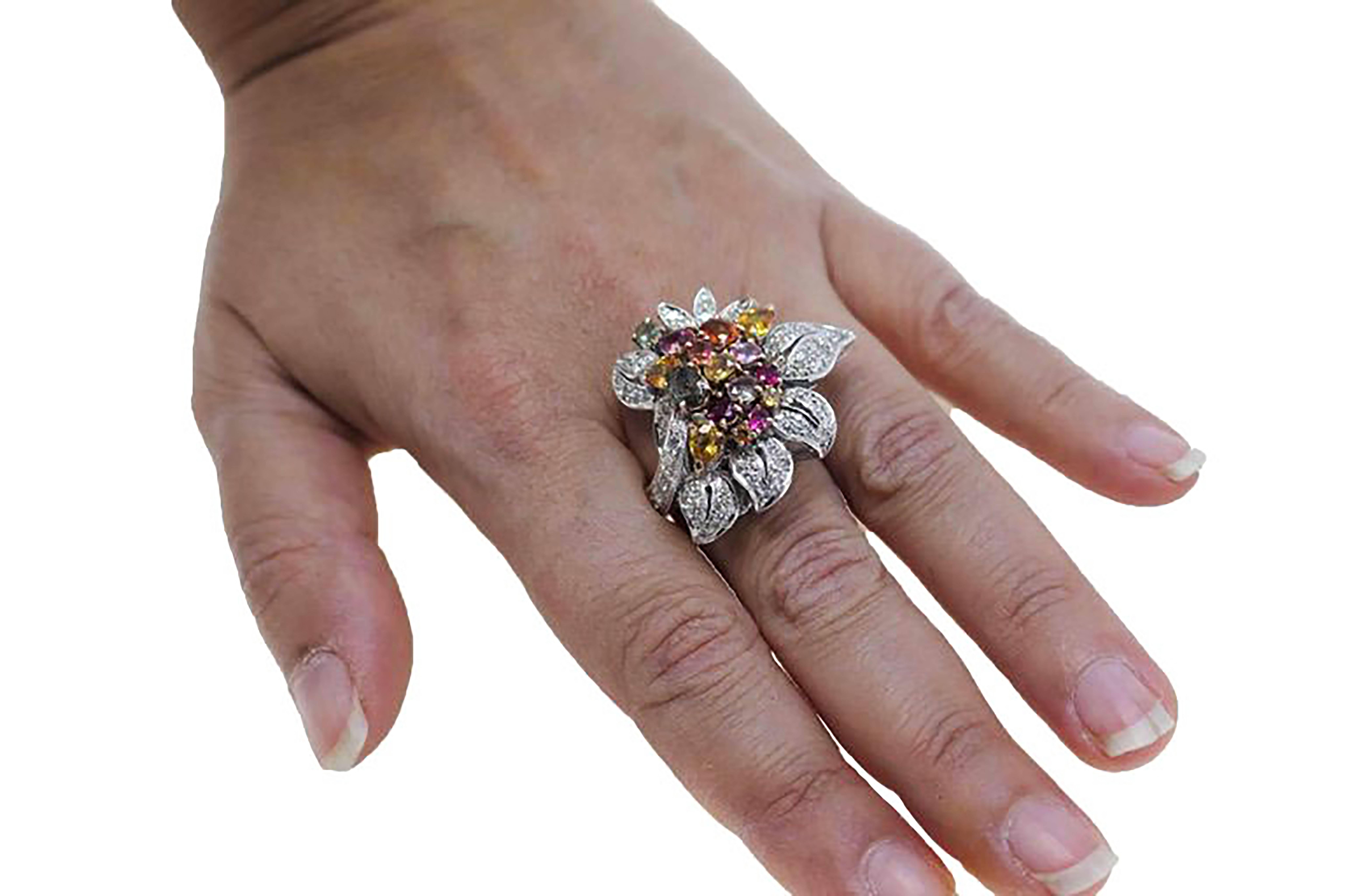 Rose and white gold Diamonds and Sapphires Cluster flower  Ring In Good Condition For Sale In Marcianise, Marcianise (CE)