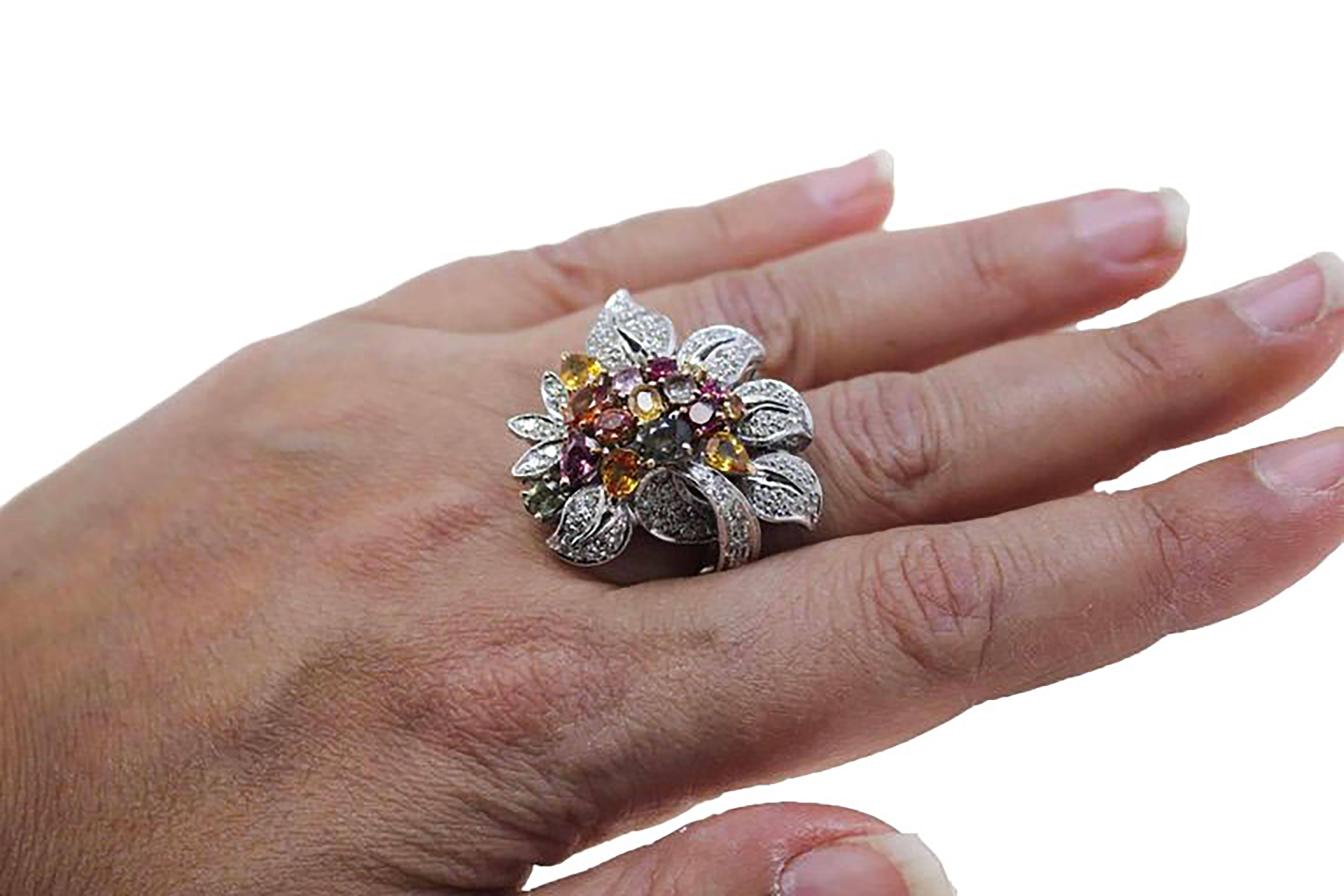 da uomo o donna Fiore a grappolo in oro rosa e bianco con diamanti e zaffiri  Anello in vendita