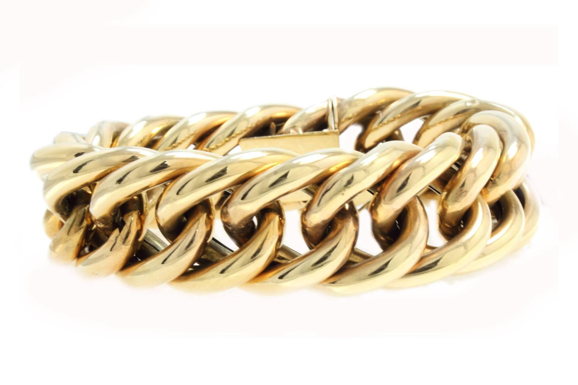 Classic design for this shiny 12 Kt rose gold chain bracelet. 
Tot weight 48.70 g

Rf. hurf