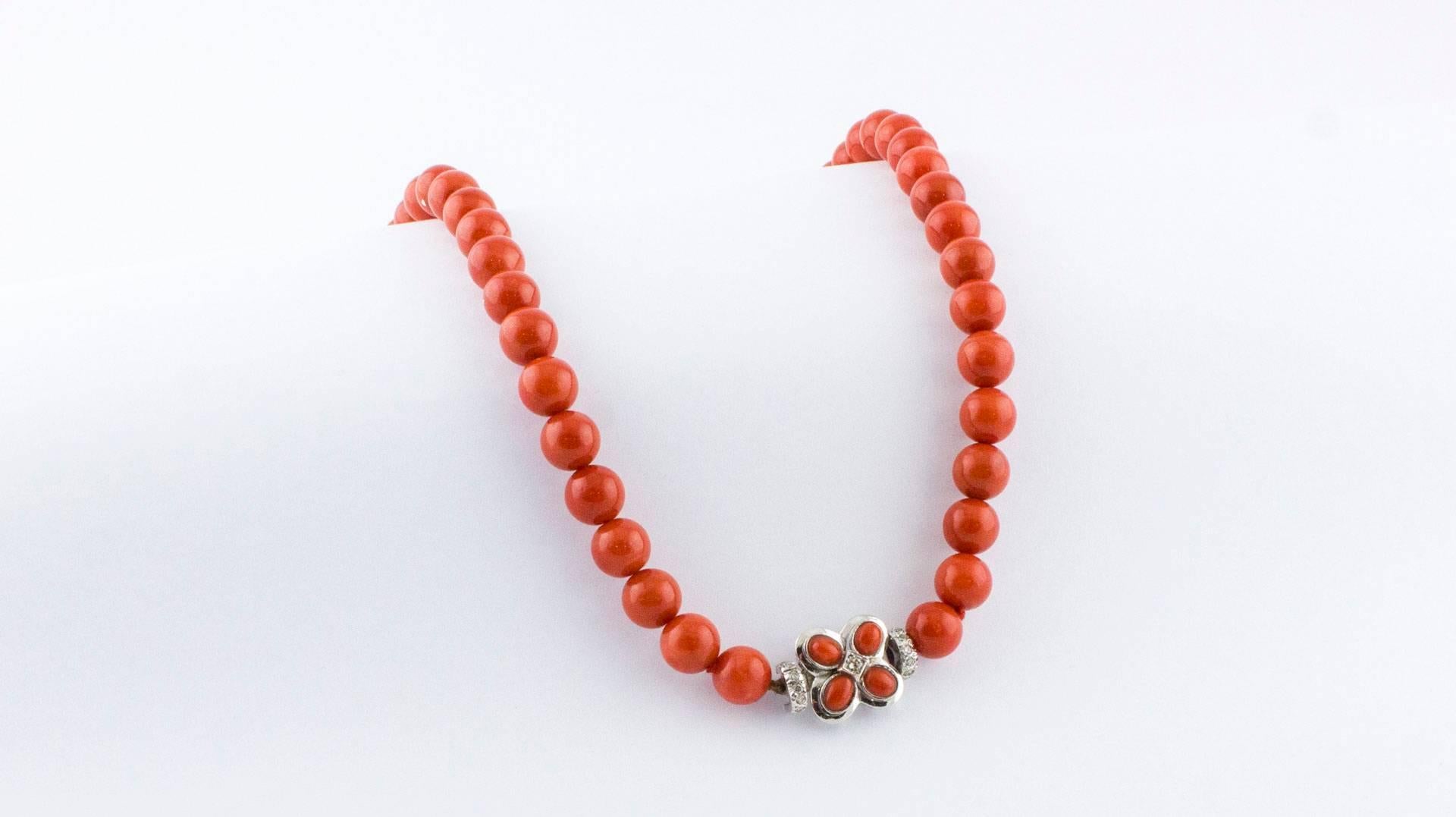 Italian Natural Coral Top Quality  Chocker Necklace, the clasp is made in 14 kt White Gold 
Diamonds Ct 0.48
Coral 53.33 gr (diameter 9 mm)
Total Weight 59,50 gr

R.f. hrrf

