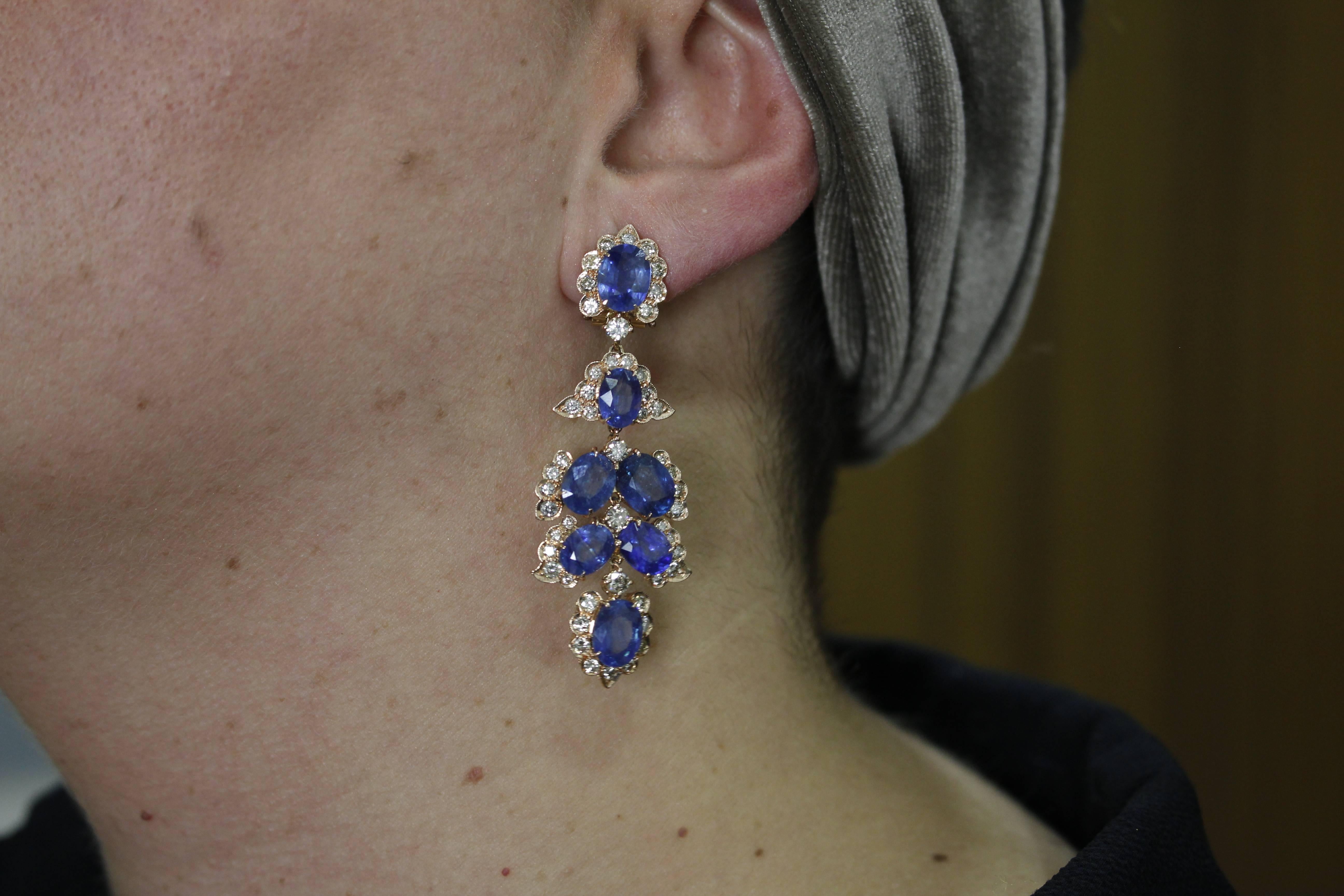 Boucles d'oreilles pendantes en or rose avec diamants et saphirs Pour femmes en vente