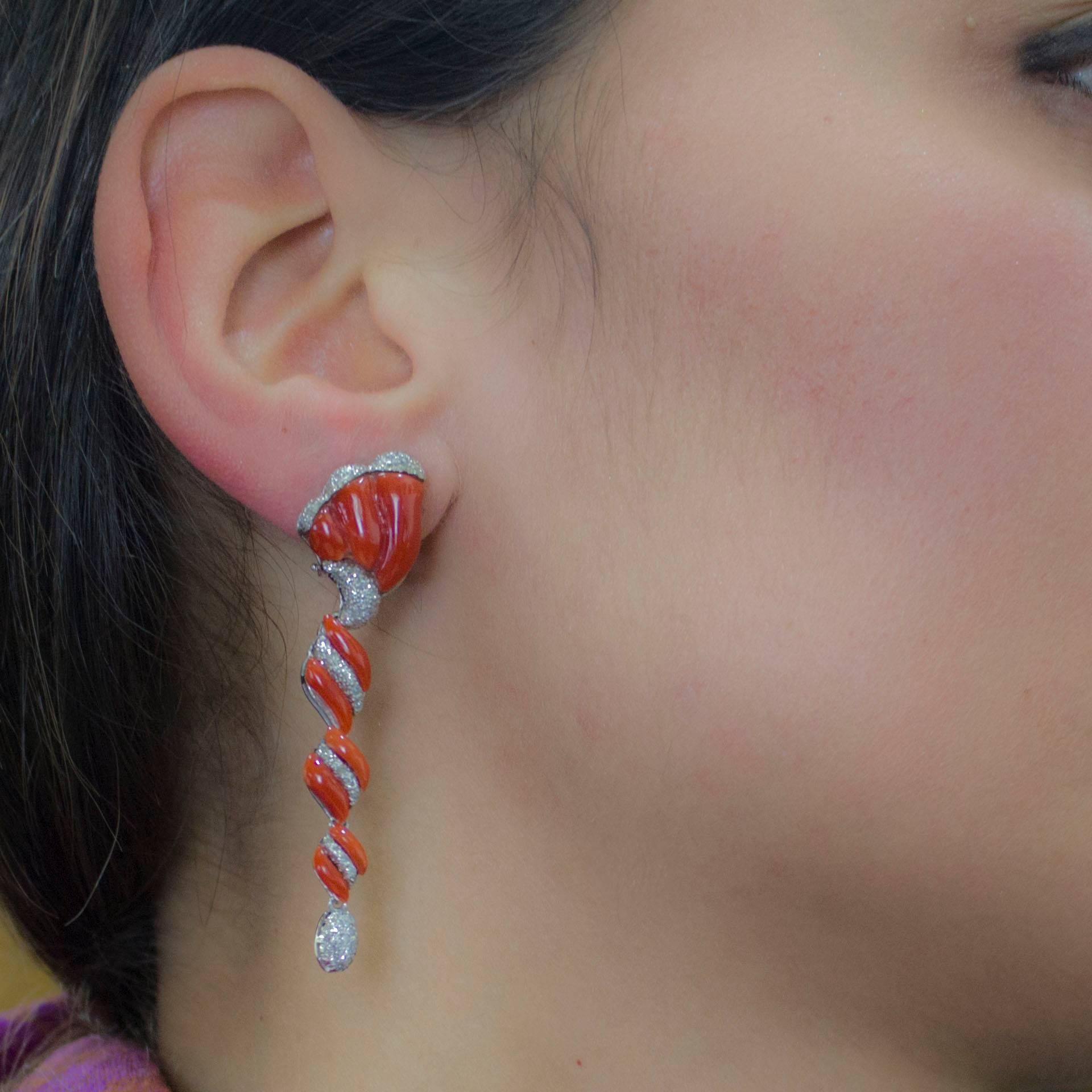Engraved Red Coral, White Diamonds, 14K White Gold Spiral Clip-on Earrings In Good Condition In Marcianise, Marcianise (CE)