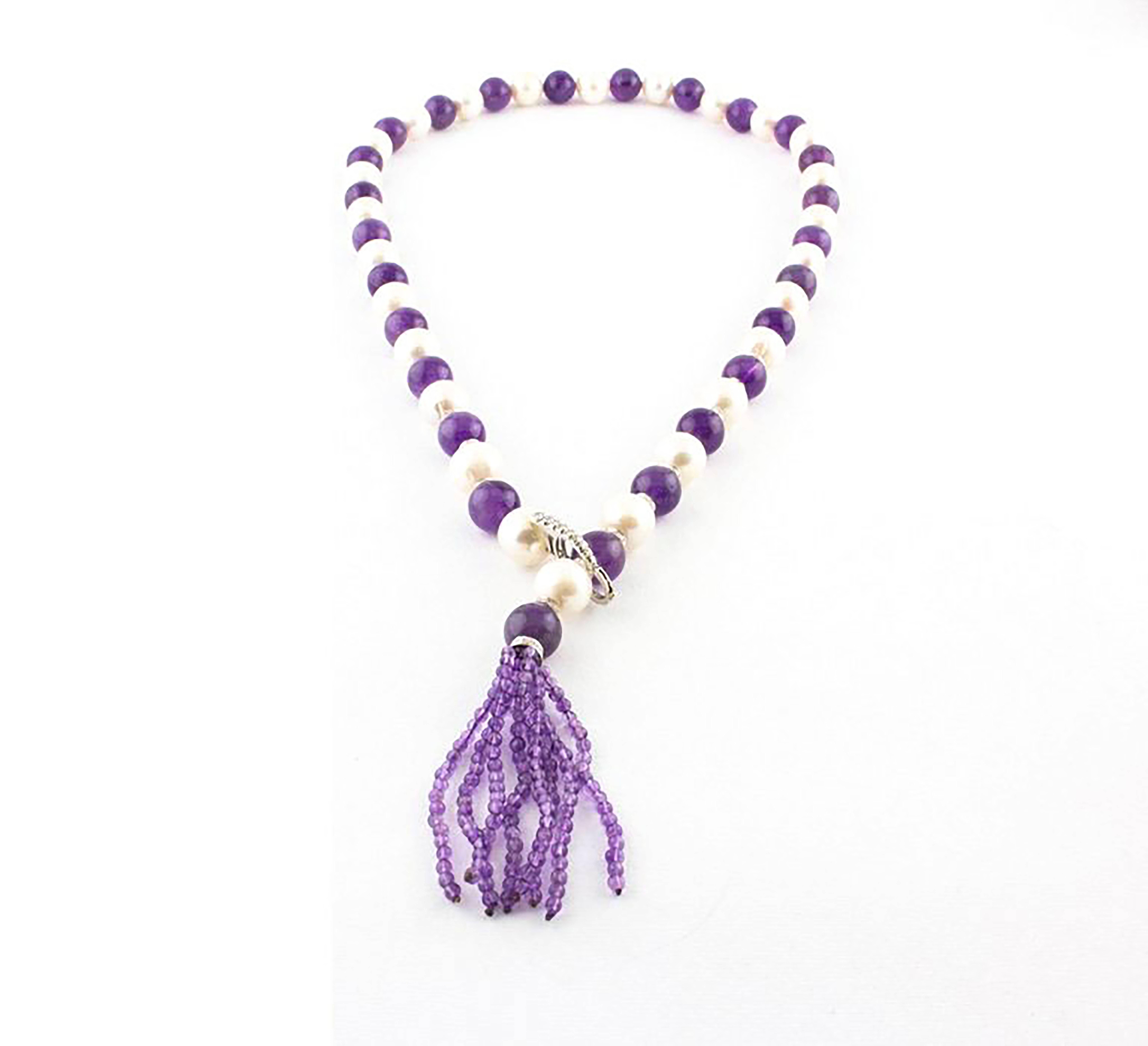 SHIPPING POLICY:
No additional costs will be added to this order.
Shipping costs will be totally covered by the seller (customs duties included).

Elegant pearls and amethysts necklace enriched with washers and particular in white gold and diamonds