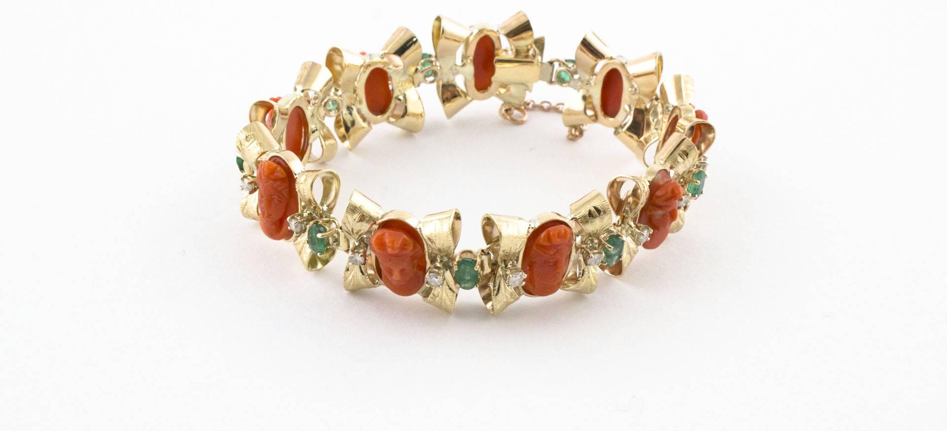 Engraved Faces on Red Corals, Diamonds, Emeralds Rose Gold Elegant Bracelet In Good Condition In Marcianise, Marcianise (CE)